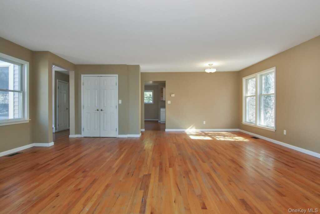 4 Manor Place, White Plains, NY 10605 - Photo 16 of 32