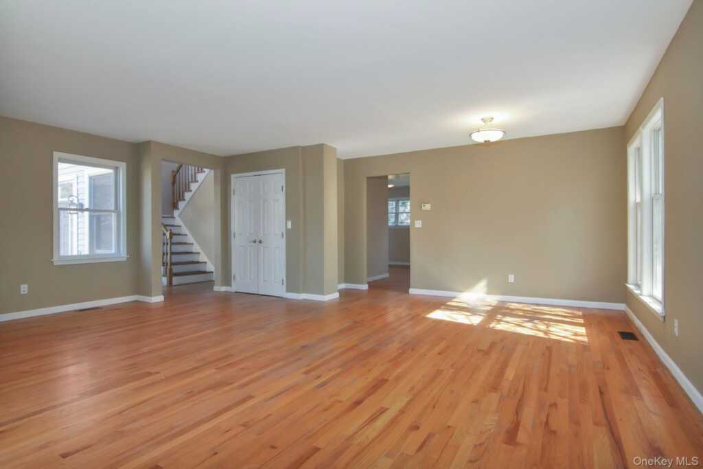 4 Manor Place, White Plains, NY 10605 - Photo 17 of 32