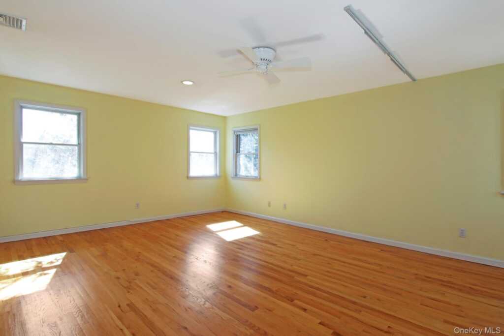 4 Manor Place, White Plains, NY 10605 - Photo 19 of 32