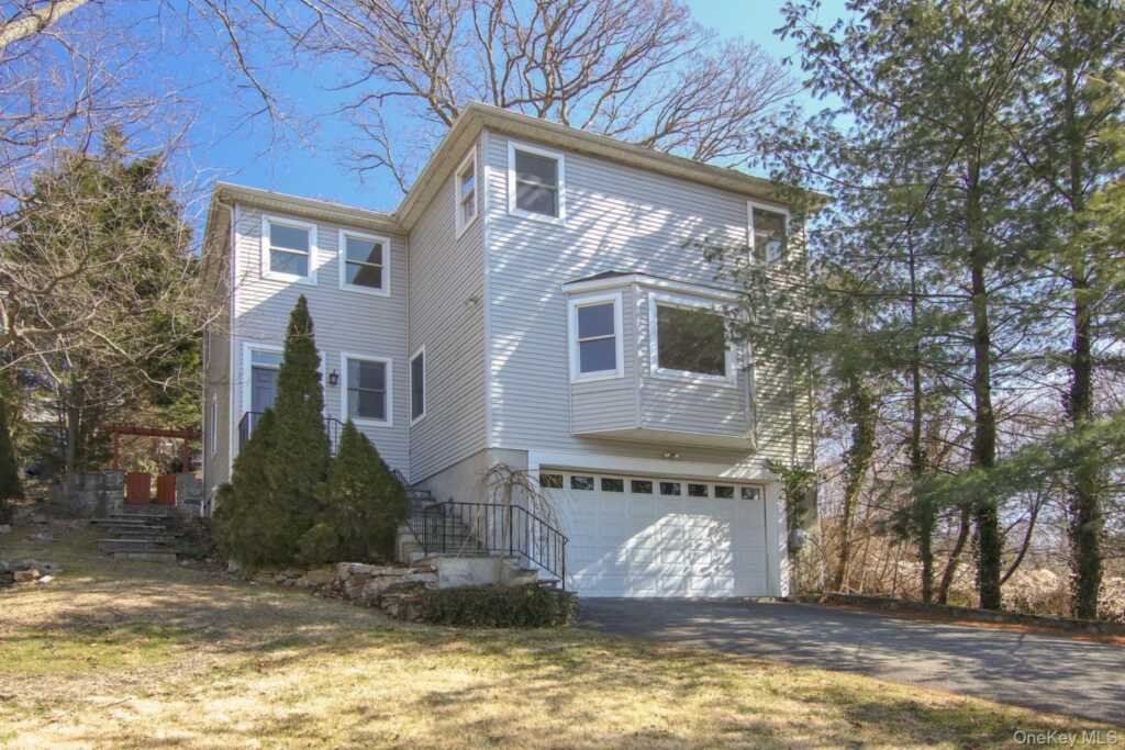 4 Manor Place, White Plains, NY 10605 - Photo 2 of 32