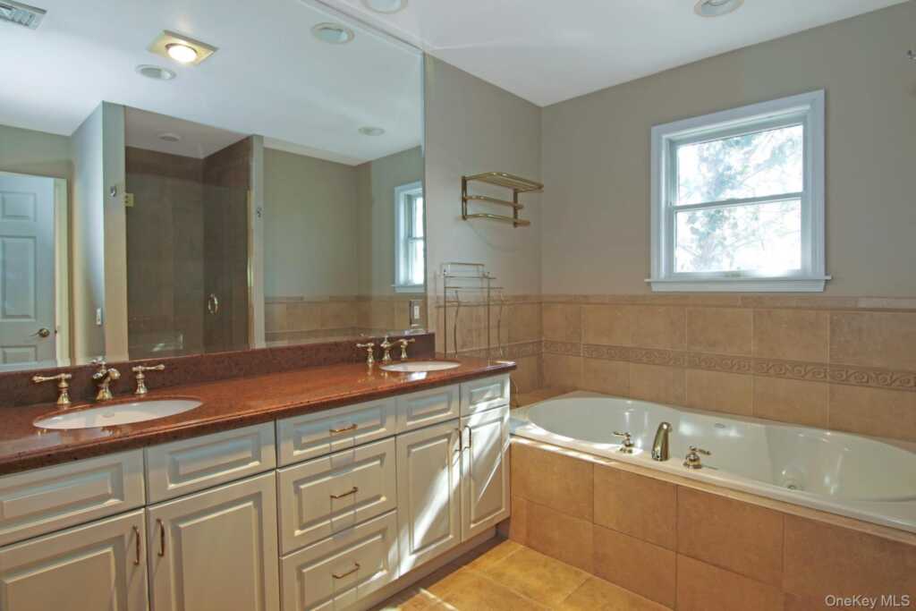 4 Manor Place, White Plains, NY 10605 - Photo 22 of 32
