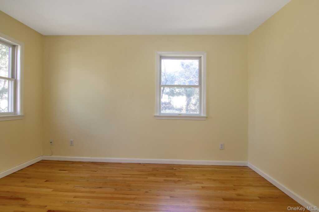 4 Manor Place, White Plains, NY 10605 - Photo 28 of 32