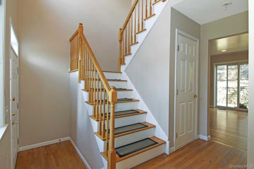 4 Manor Place, White Plains, NY 10605 - Photo 3 of 32