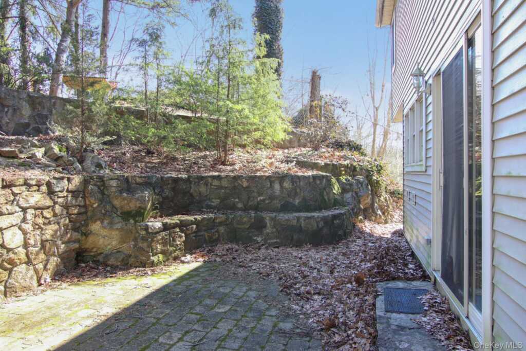 4 Manor Place, White Plains, NY 10605 - Photo 31 of 32