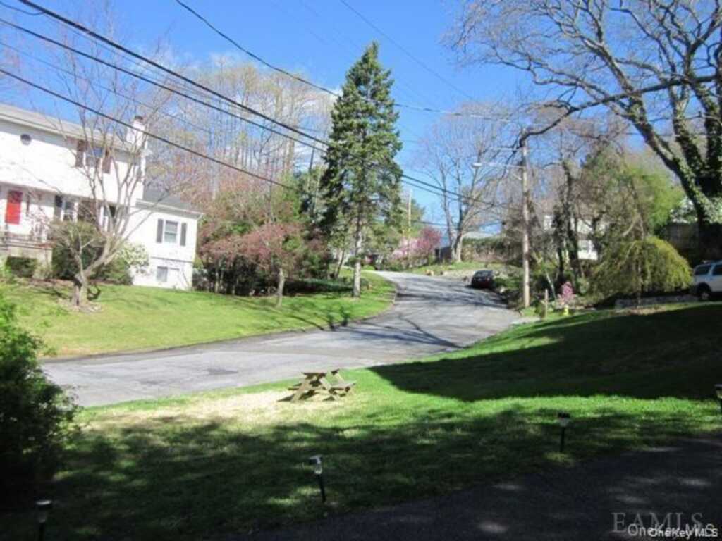 4 Manor Place, White Plains, NY 10605 - Photo 33 of 33