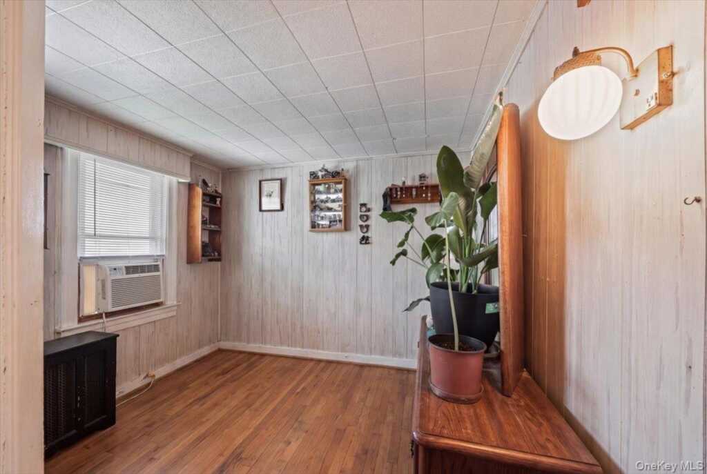 27 Faneuil Place, New Rochelle, NY 10801 - Photo 16 of 34