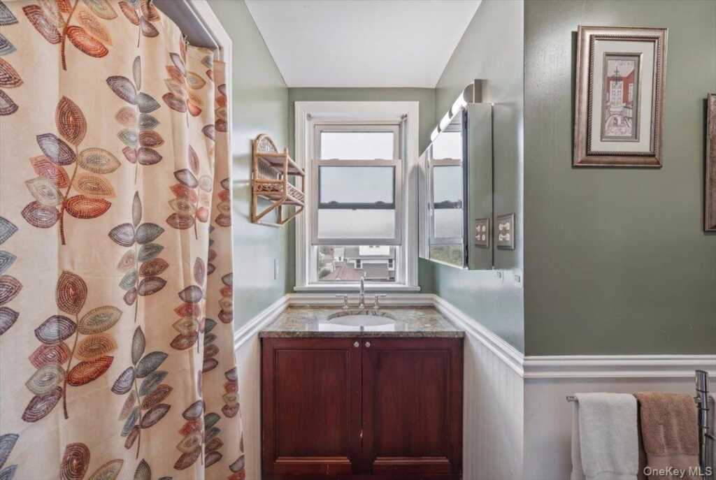 27 Faneuil Place, New Rochelle, NY 10801 - Photo 24 of 34