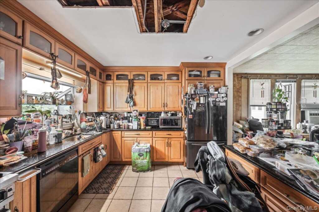 27 Faneuil Place, New Rochelle, NY 10801 - Photo 5 of 34