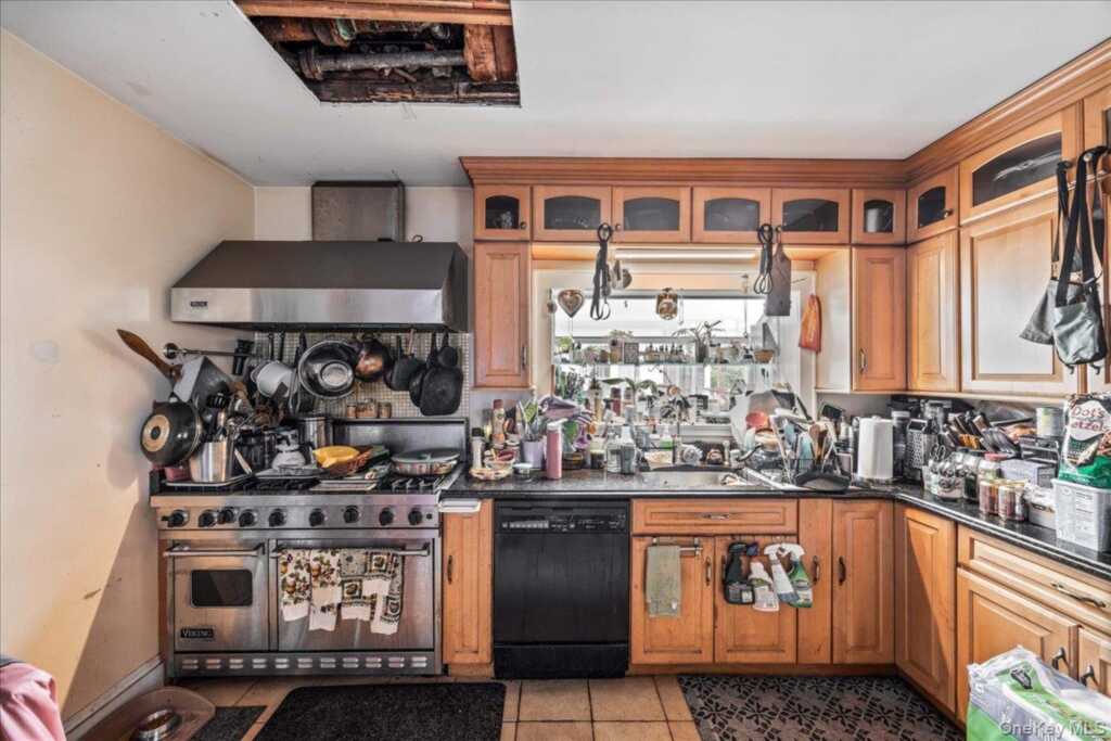 27 Faneuil Place, New Rochelle, NY 10801 - Photo 7 of 34