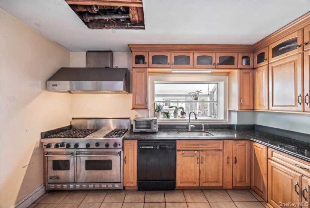 27 Faneuil Place, New Rochelle, NY 10801 - Photo 8 of 34