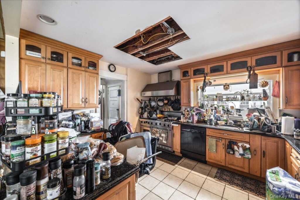 27 Faneuil Place, New Rochelle, NY 10801 - Photo 9 of 34