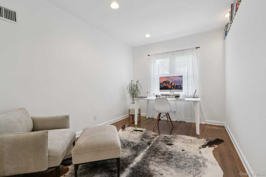 187 Thornbury Road, New Rochelle, NY 10583 - Photo 19 of 37