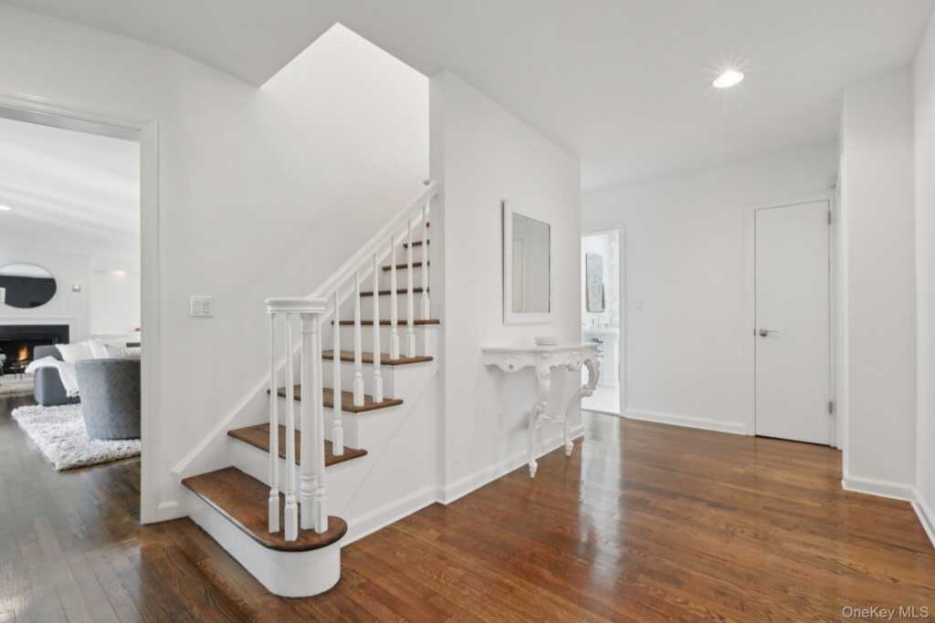 187 Thornbury Road, New Rochelle, NY 10583 - Photo 22 of 37