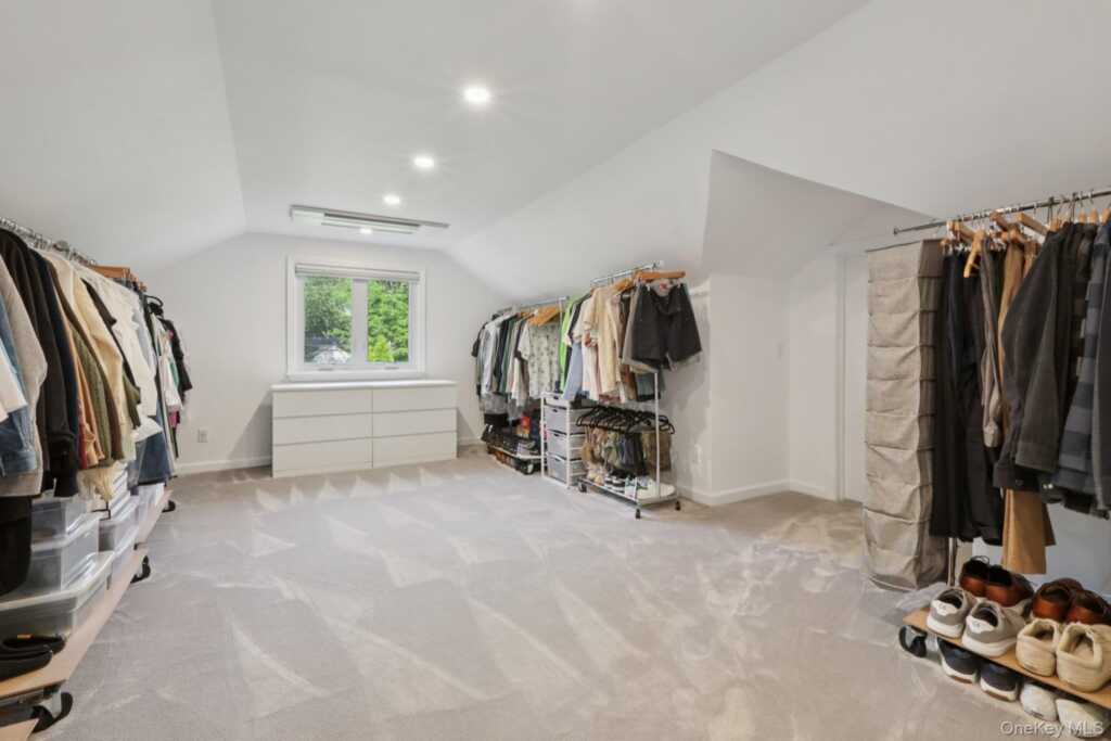 187 Thornbury Road, New Rochelle, NY 10583 - Photo 27 of 37