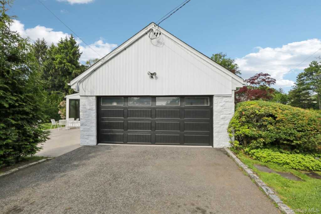 187 Thornbury Road, New Rochelle, NY 10583 - Photo 30 of 37