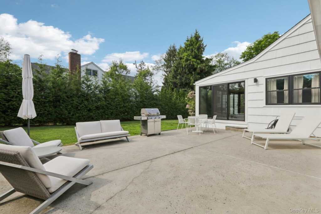 187 Thornbury Road, New Rochelle, NY 10583 - Photo 33 of 37