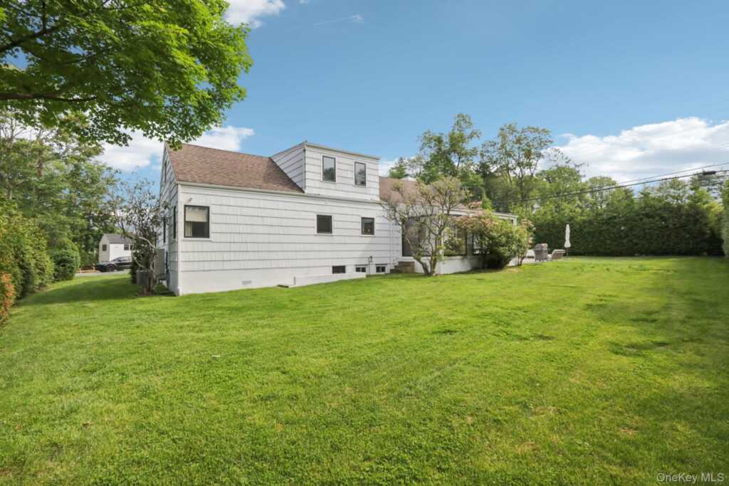 187 Thornbury Road, New Rochelle, NY 10583 - Photo 34 of 37