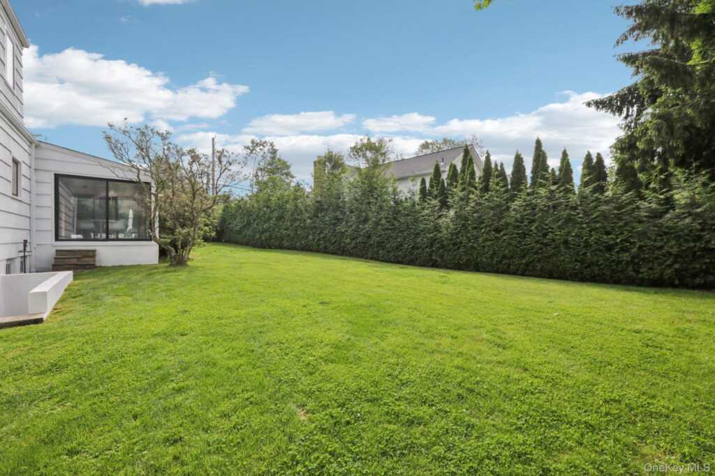 187 Thornbury Road, New Rochelle, NY 10583 - Photo 35 of 37