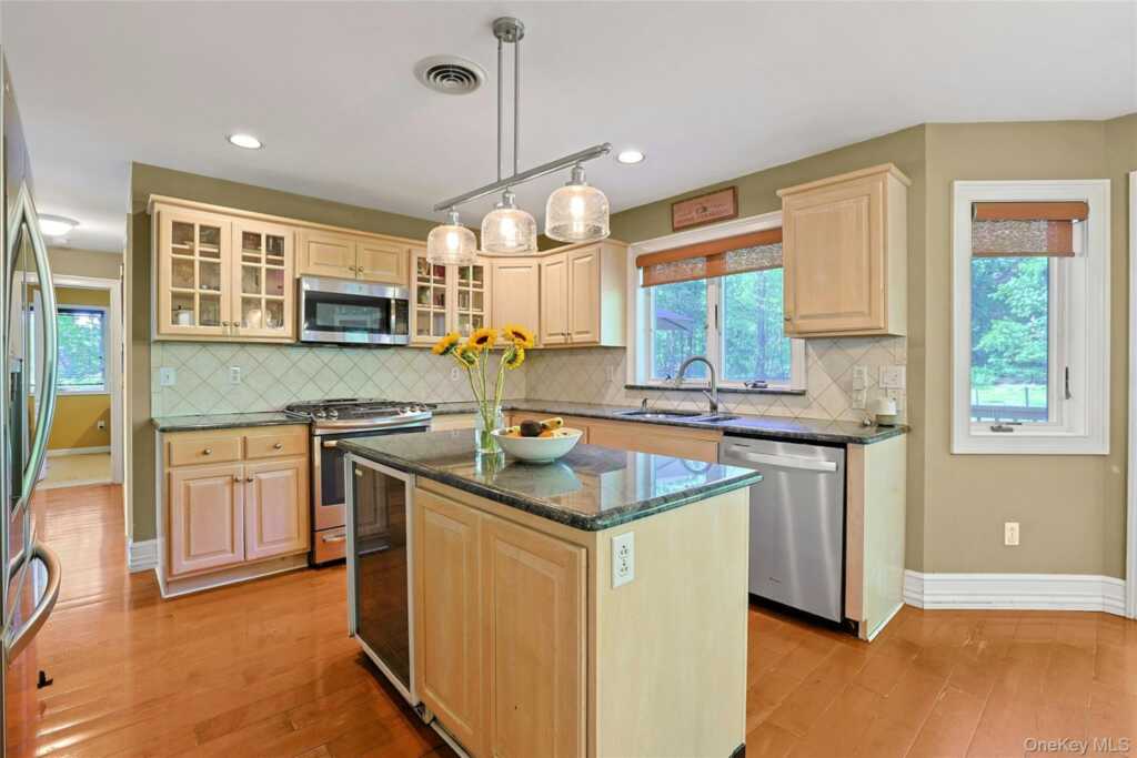 20 Sandstone Trail, New City, NY 10956 - Photo 19 of 40