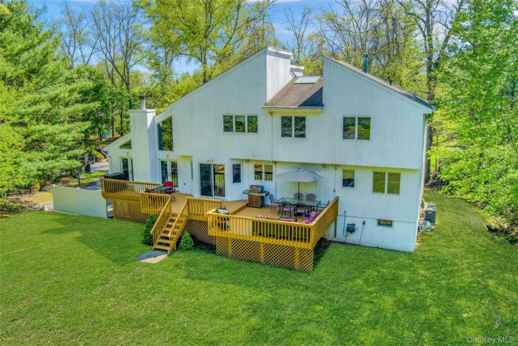 20 Sandstone Trail, New City, NY 10956 - Photo 6 of 40