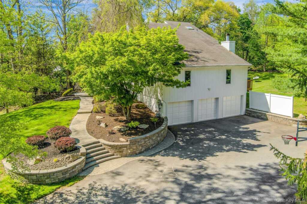 20 Sandstone Trail, New City, NY 10956 - Photo 7 of 40