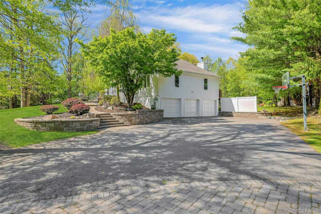 20 Sandstone Trail, New City, NY 10956 - Photo 8 of 40