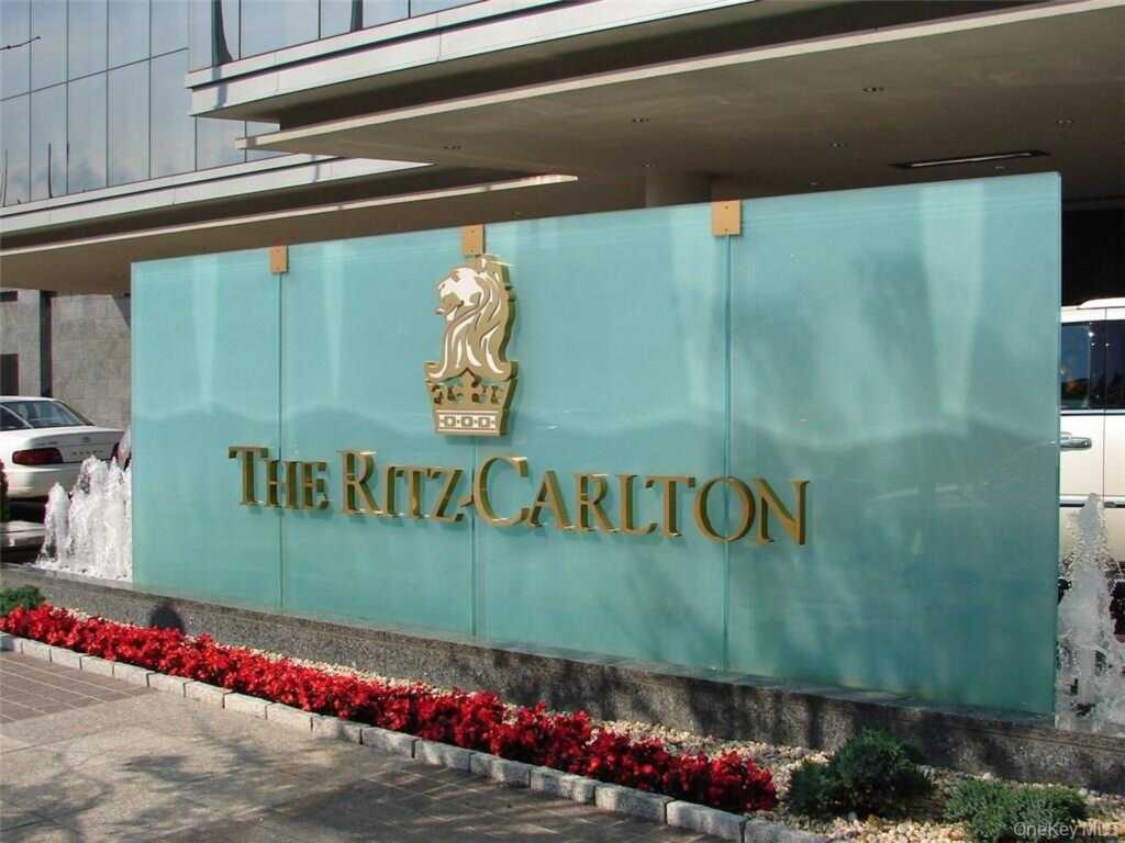 1 Renaissance Square, Unit #21F, White Plains, NY 10601
