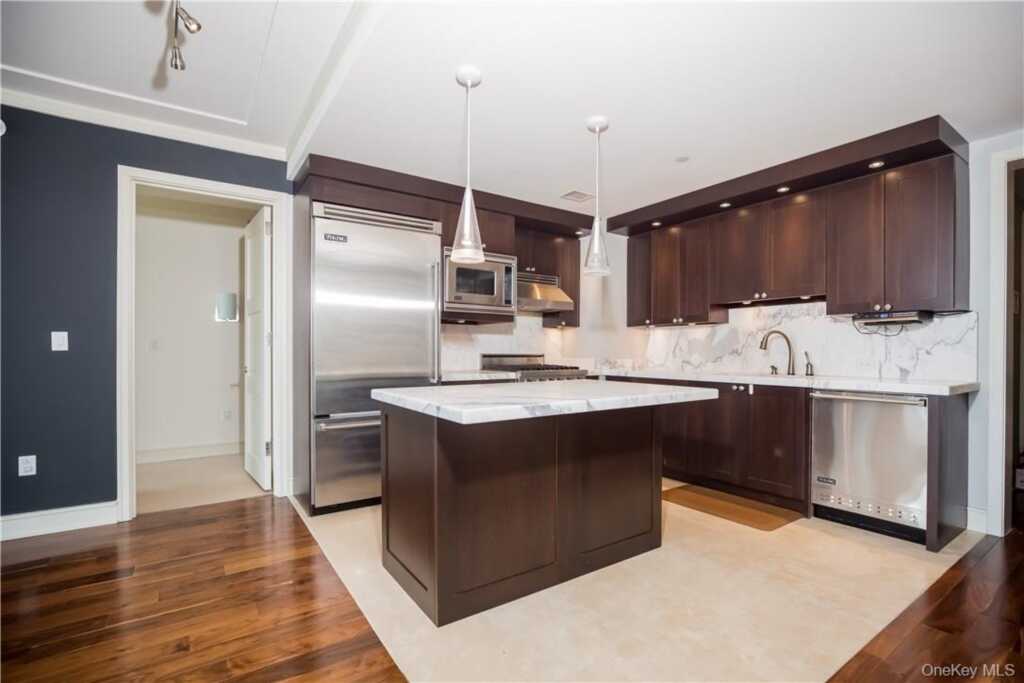 1 Renaissance Square, Unit #21F, White Plains, NY 10601 - Photo 3 of 15