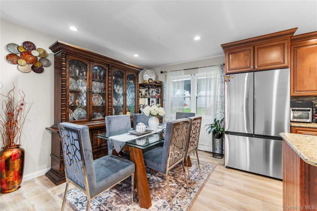 18 Valley Drive, Nanuet, NY 10954 - Photo 11 of 34