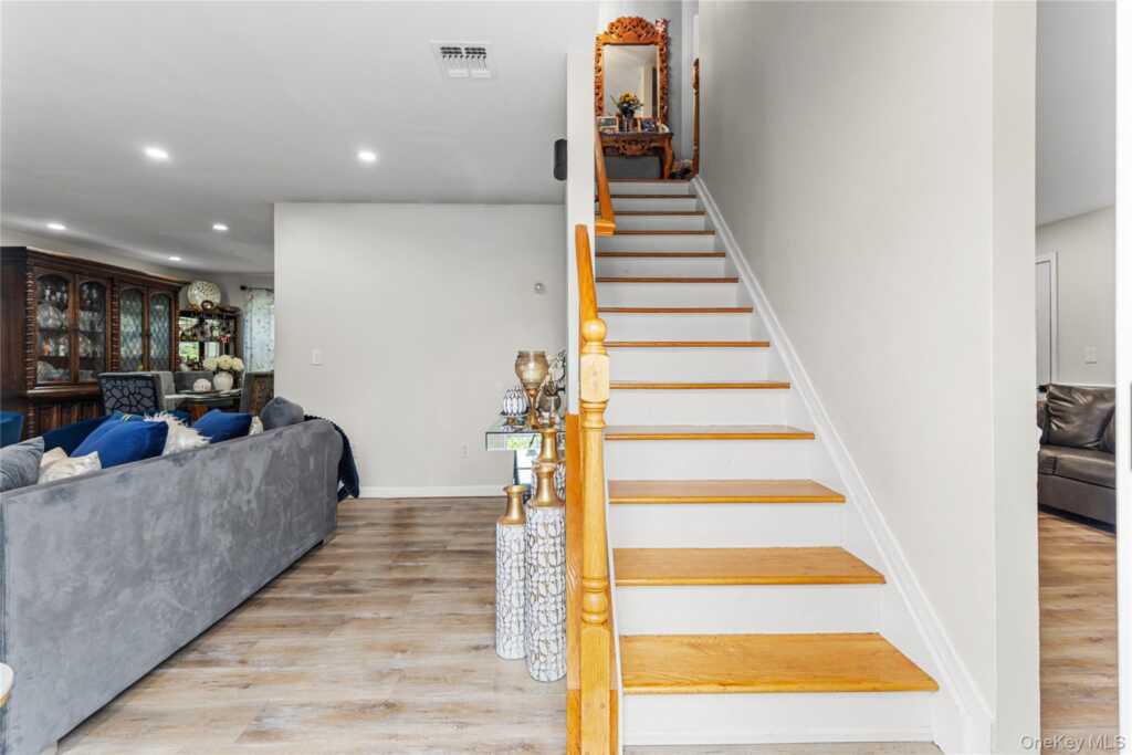 18 Valley Drive, Nanuet, NY 10954 - Photo 6 of 34