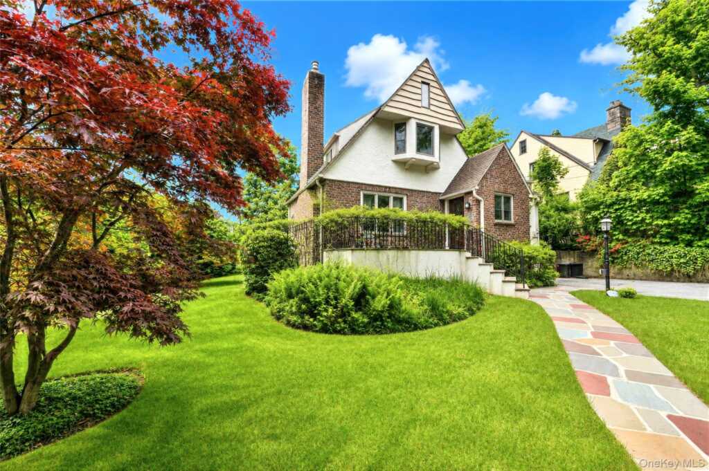 10 Cherry Avenue, New Rochelle, NY 10801 - Photo 2 of 44