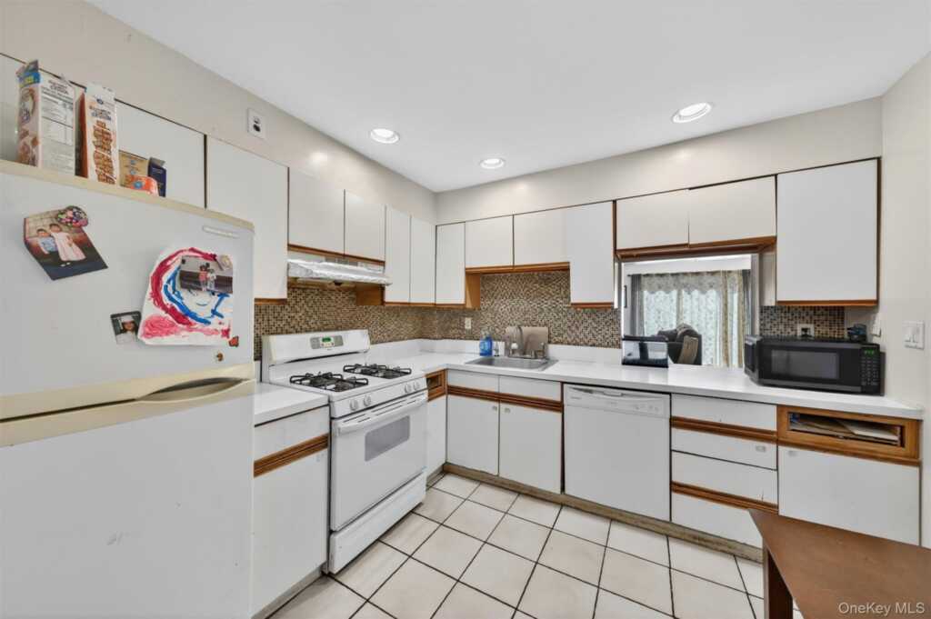 11 Rockledge Drive, Suffern, NY 10901 - Photo 5 of 21