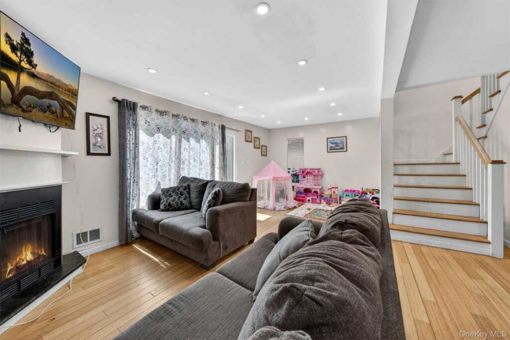 11 Rockledge Drive, Suffern, NY 10901 - Photo 8 of 21