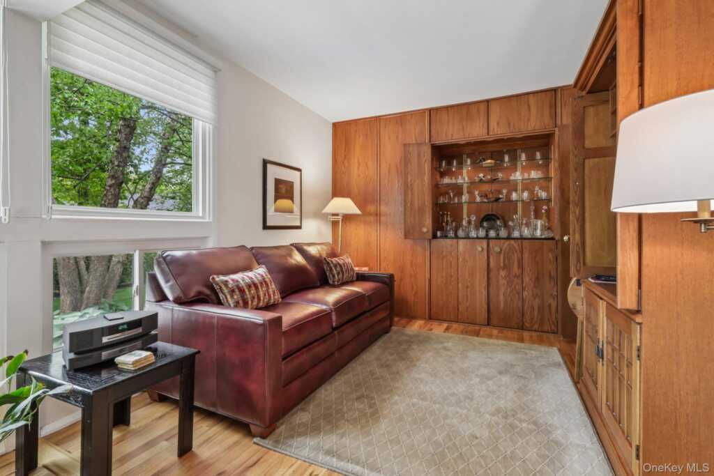 22 Stony Run, New Rochelle, NY 10804 - Photo 15 of 38