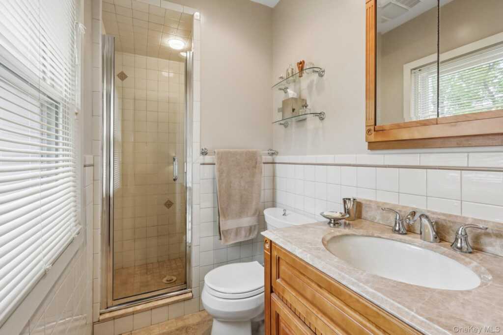 22 Stony Run, New Rochelle, NY 10804 - Photo 17 of 38