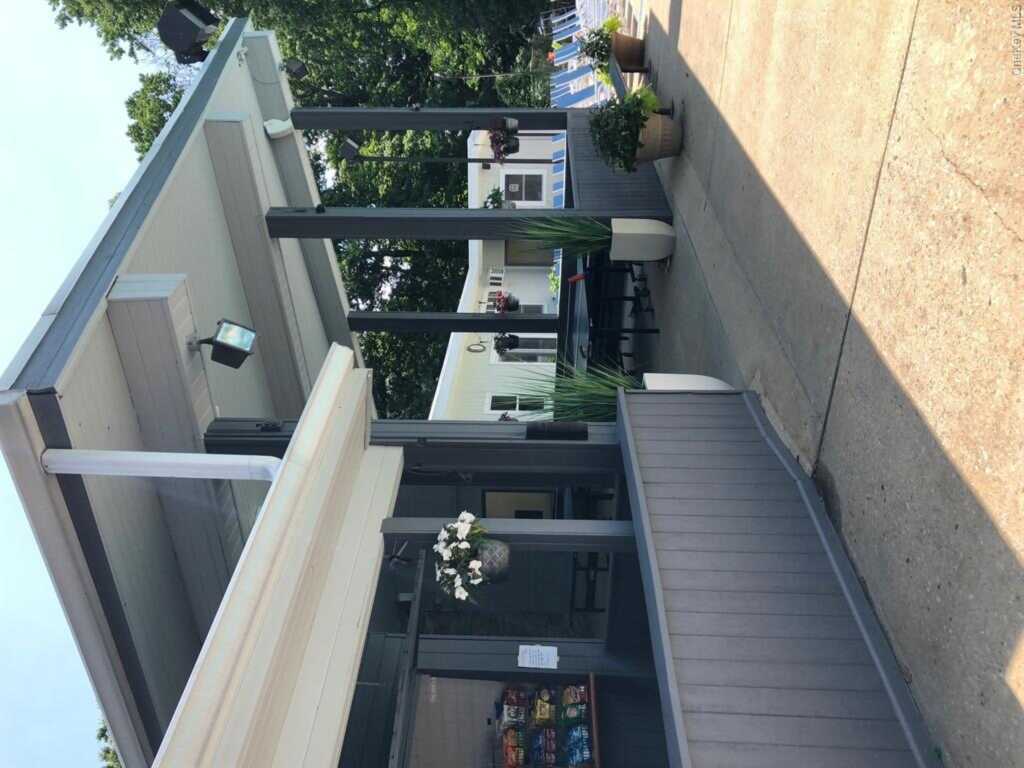 22 Stony Run, New Rochelle, NY 10804 - Photo 32 of 38