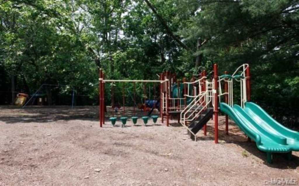 22 Stony Run, New Rochelle, NY 10804 - Photo 35 of 38