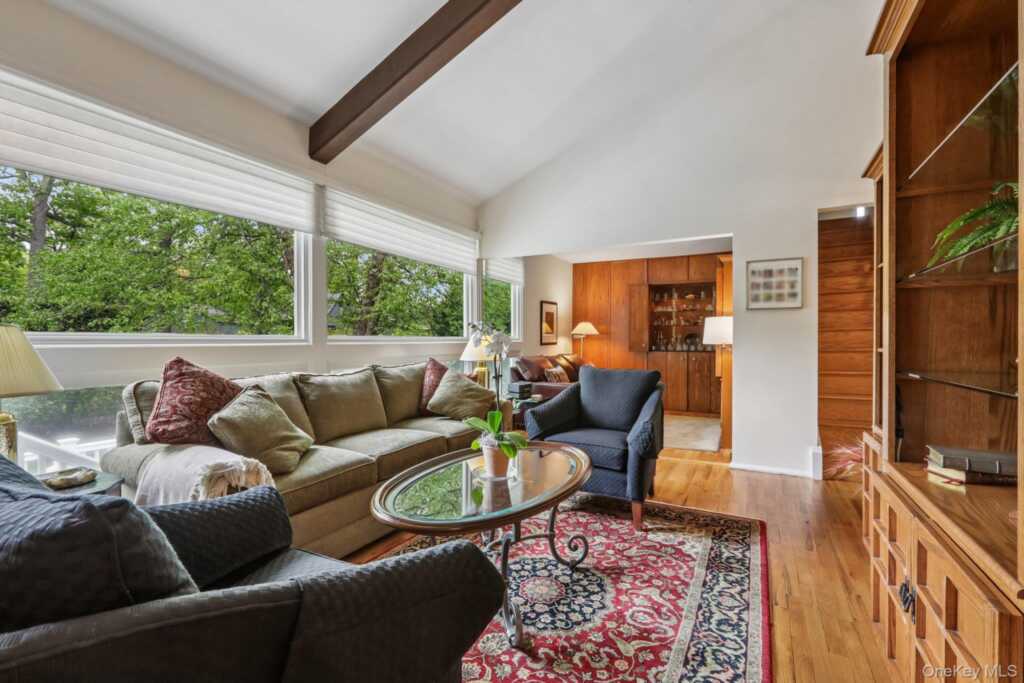 22 Stony Run, New Rochelle, NY 10804 - Photo 7 of 38