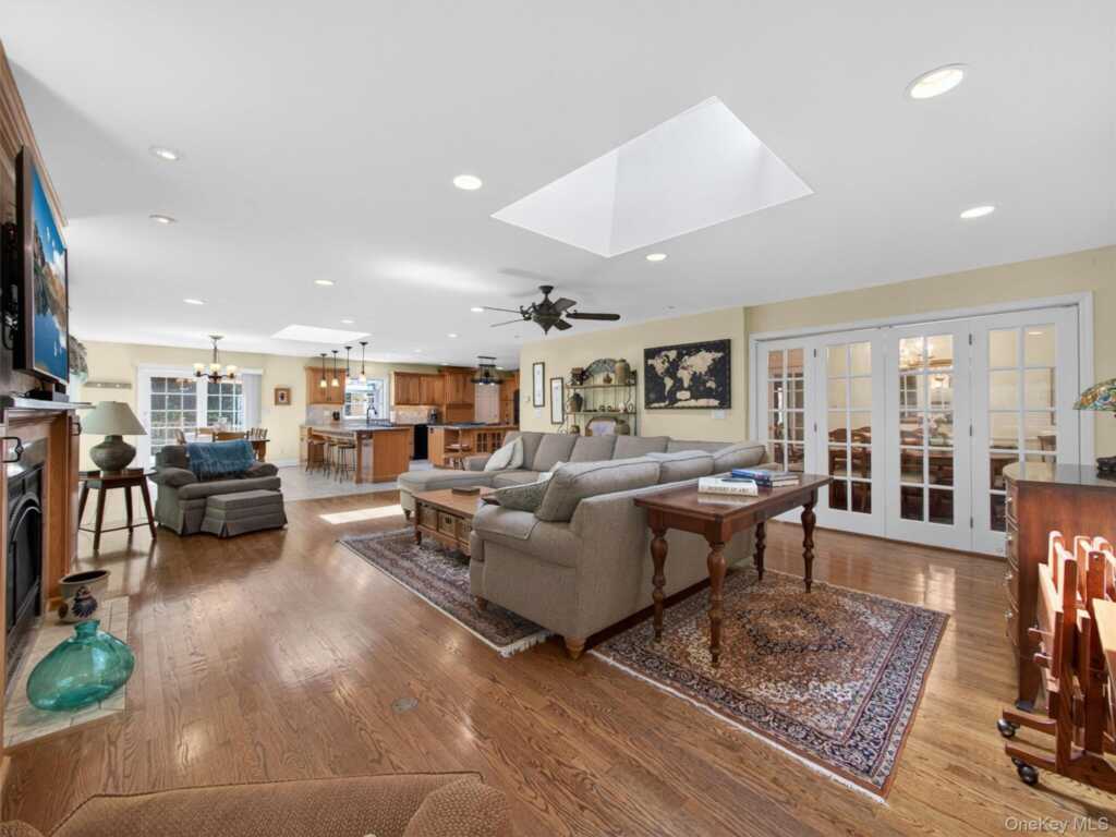 22 E Mayer Drive, Suffern, NY 10901 - Photo 3 of 39