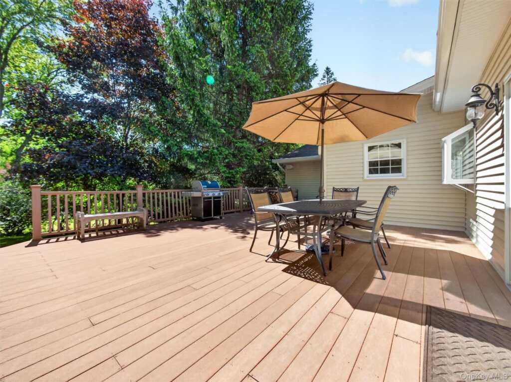 22 E Mayer Drive, Suffern, NY 10901 - Photo 32 of 39
