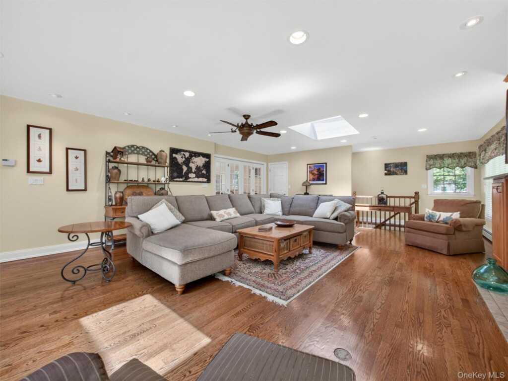 22 E Mayer Drive, Suffern, NY 10901 - Photo 5 of 39
