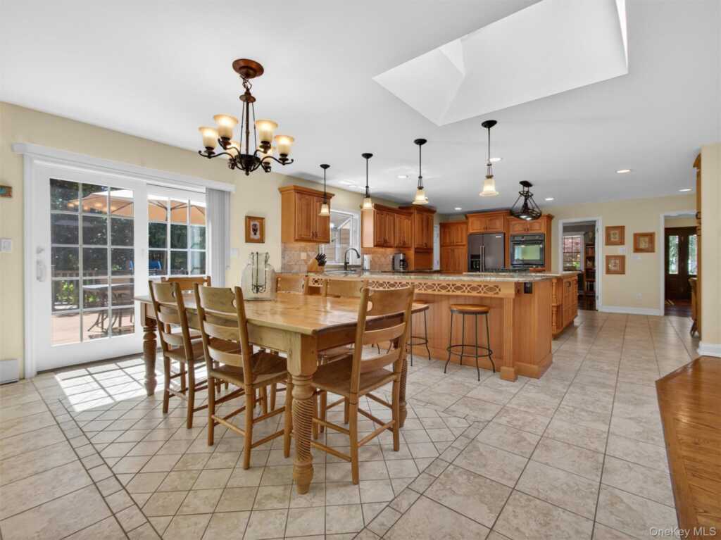 22 E Mayer Drive, Suffern, NY 10901 - Photo 6 of 39