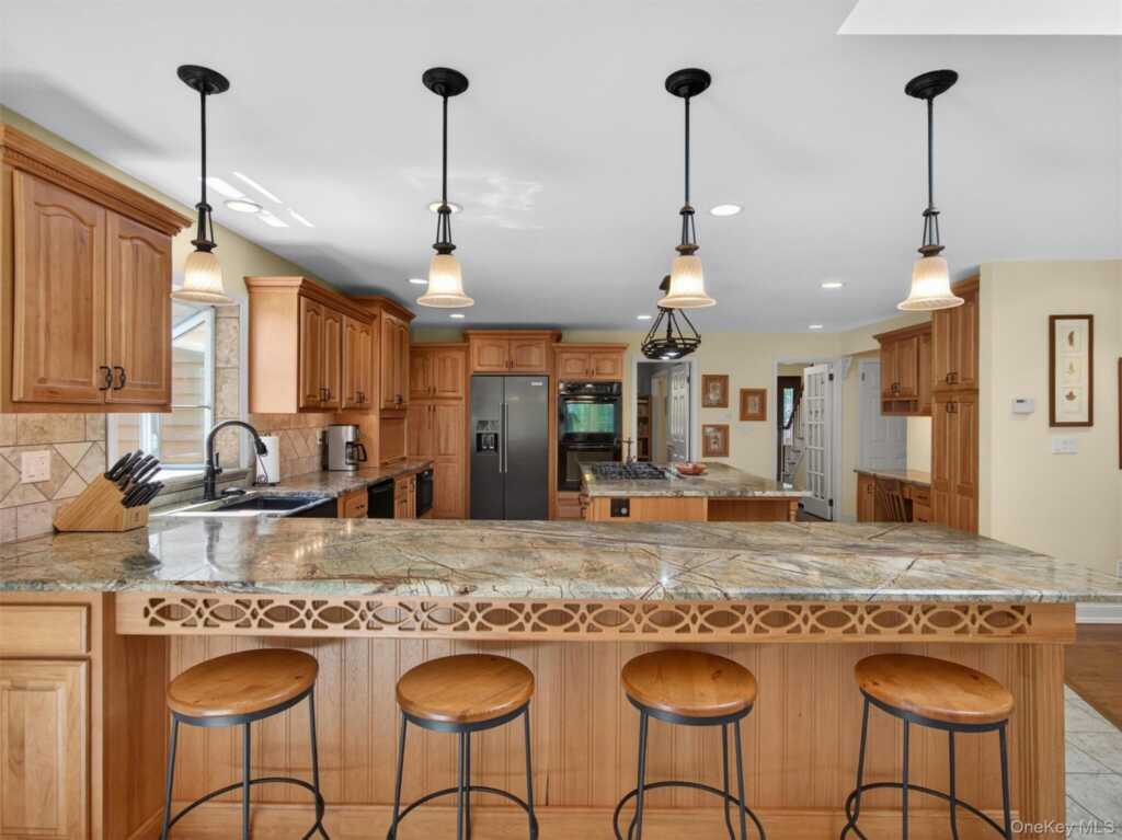 22 E Mayer Drive, Suffern, NY 10901 - Photo 8 of 39