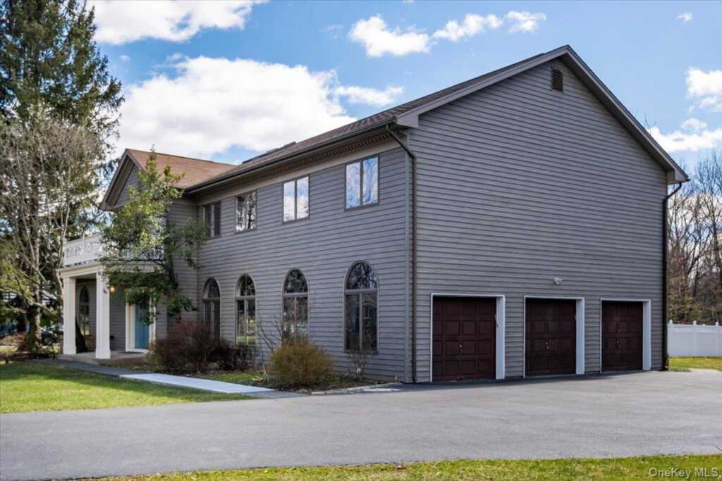 11 Baker Lane, Suffern, NY 10901 - Photo 4 of 49