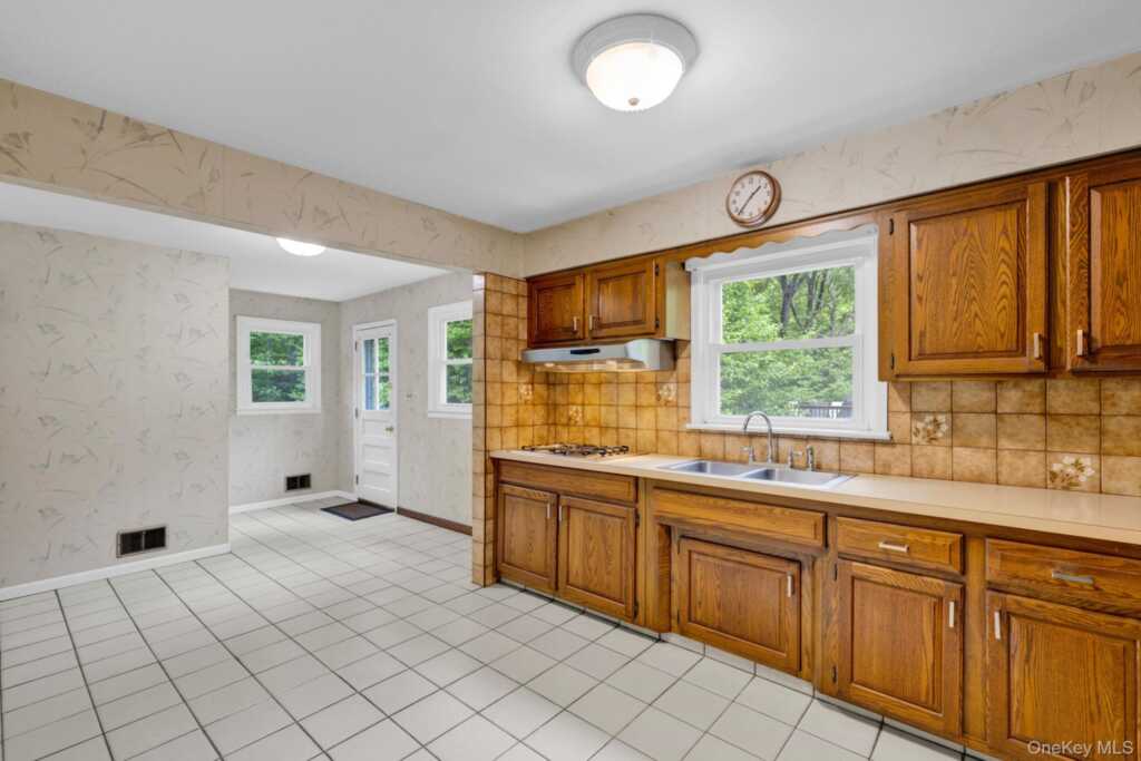 16 Oak Road, New City, NY 10956 - Photo 10 of 34