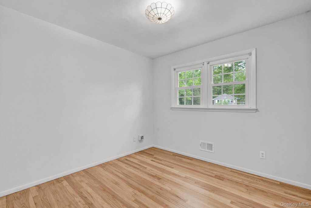 16 Oak Road, New City, NY 10956 - Photo 13 of 34