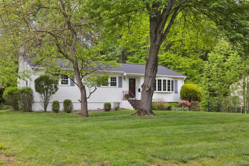 16 Oak Road, New City, NY 10956 - Photo 2 of 34