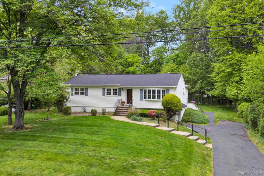 16 Oak Road, New City, NY 10956 - Photo 3 of 34
