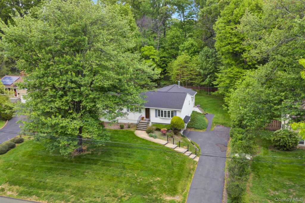 16 Oak Road, New City, NY 10956 - Photo 4 of 34