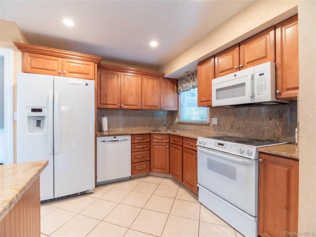 20 Priscilla Lane, Rye, NY 10573 - Photo 6 of 29